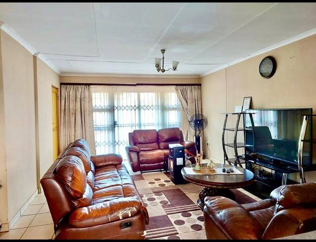 3 BEDROOM HOUSE FOR SALE IN NCAMBEDLANA